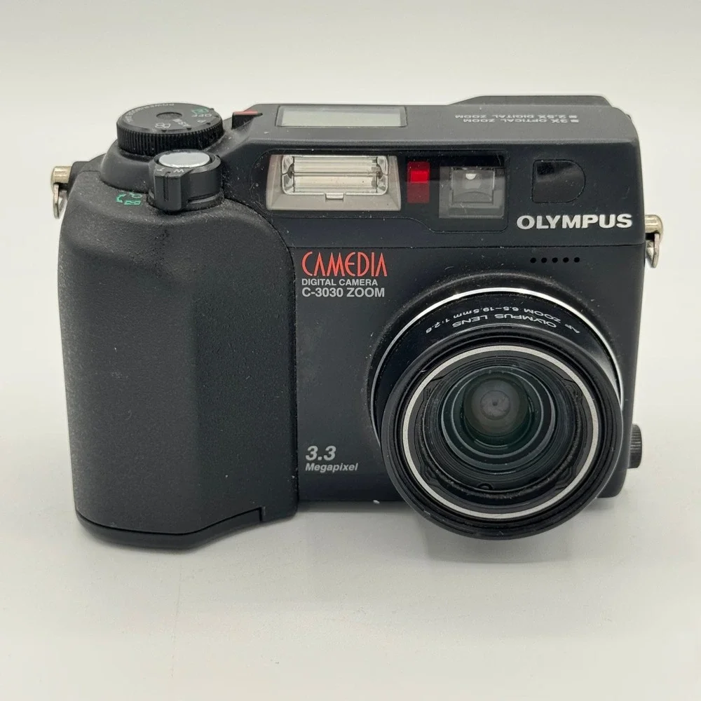 Olympus Camedia C-3030 Zoom 3.3MP Digital Camera Black with 16MB SmartMedia Card